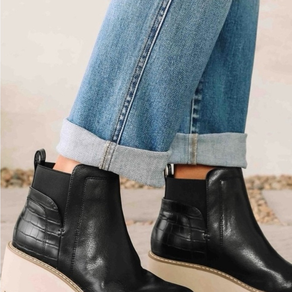 Dolce Vita Black Chelsea Ankle Boots Sleek Design